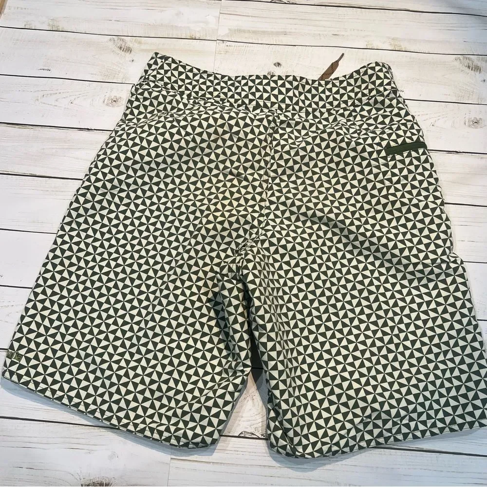 Patagonia men's board shorts Sz 28 green and white